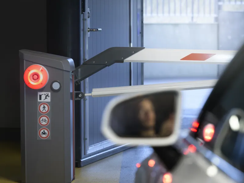 Axis D4100 boom barrier for vehicle access control